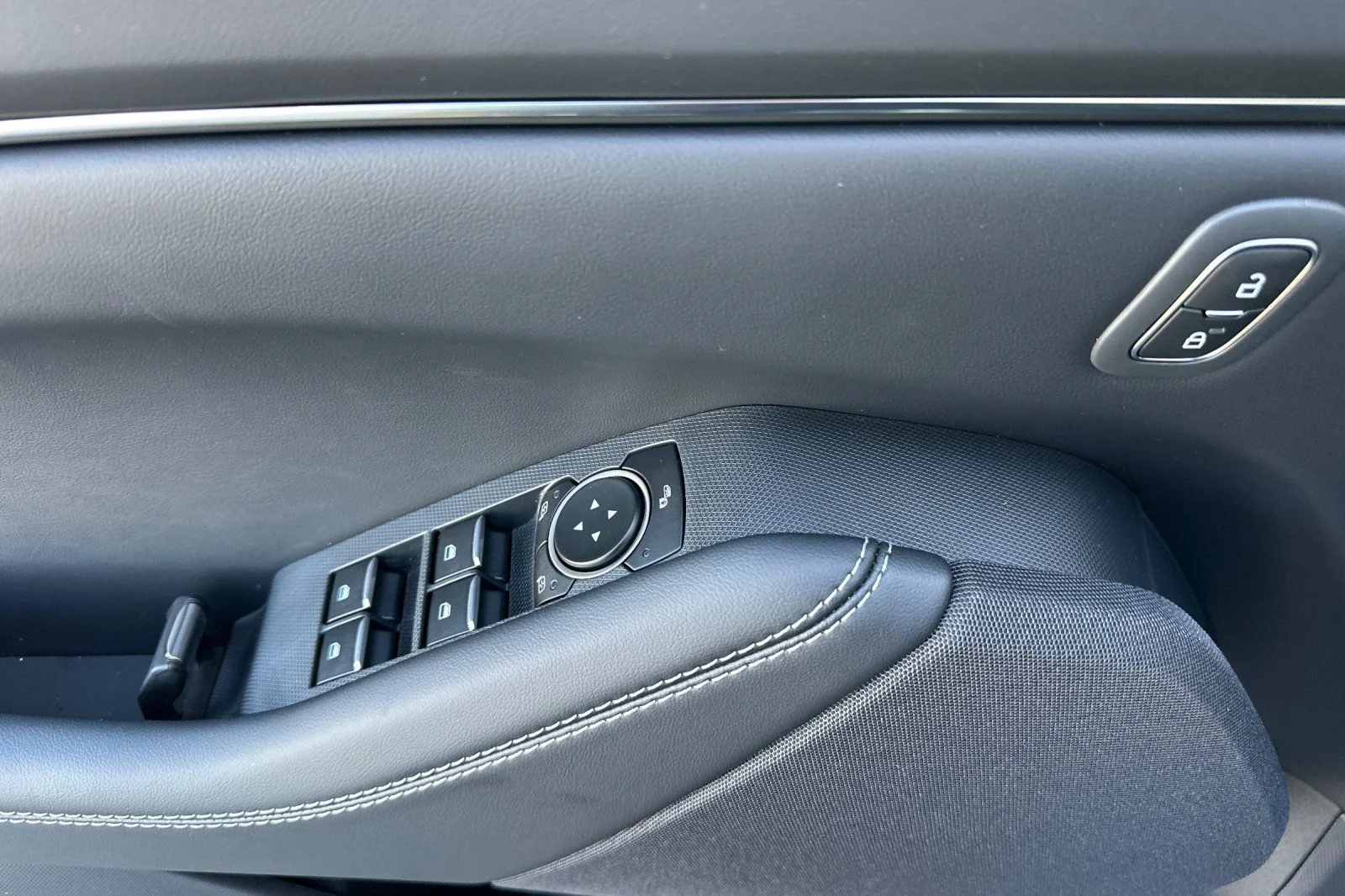 New 2026 Star White Metallic Tri-coat Ford Select image 10