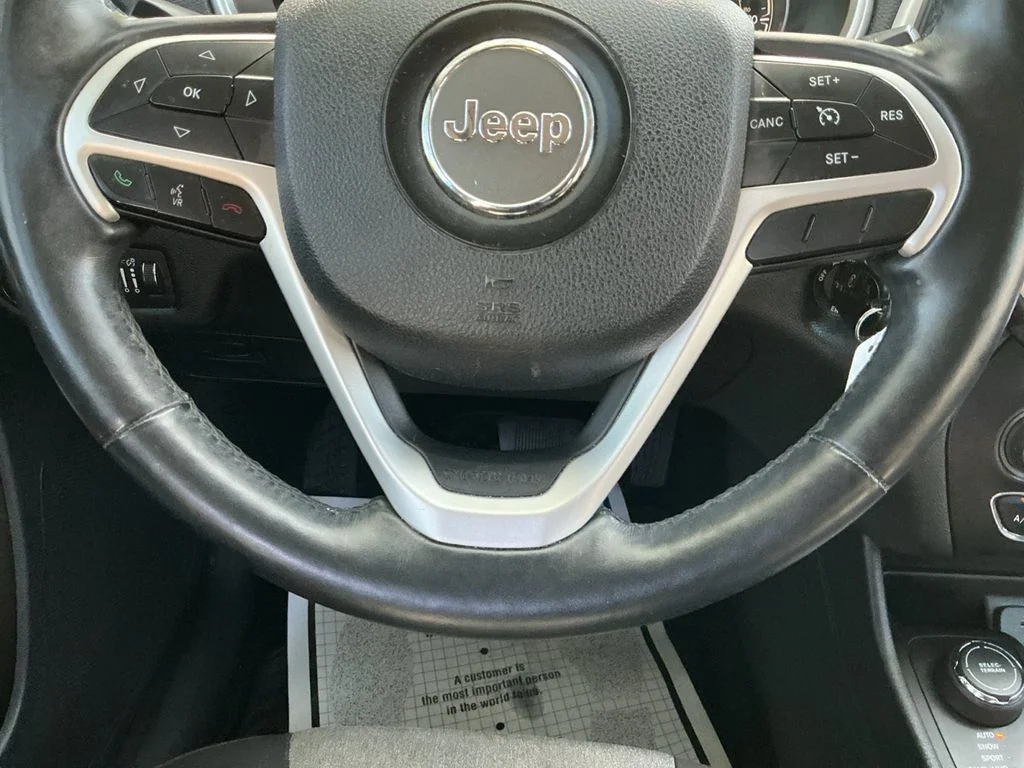 Used 2014 Black Jeep Latitude image 17