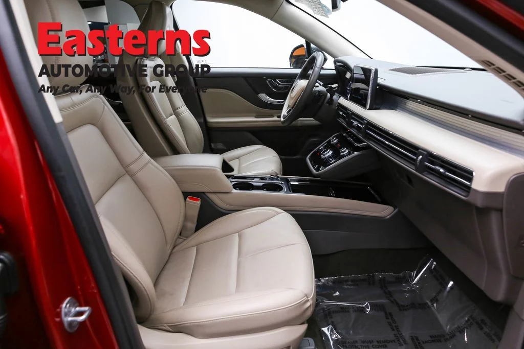 Used 2022 Red Lincoln Standard image 25
