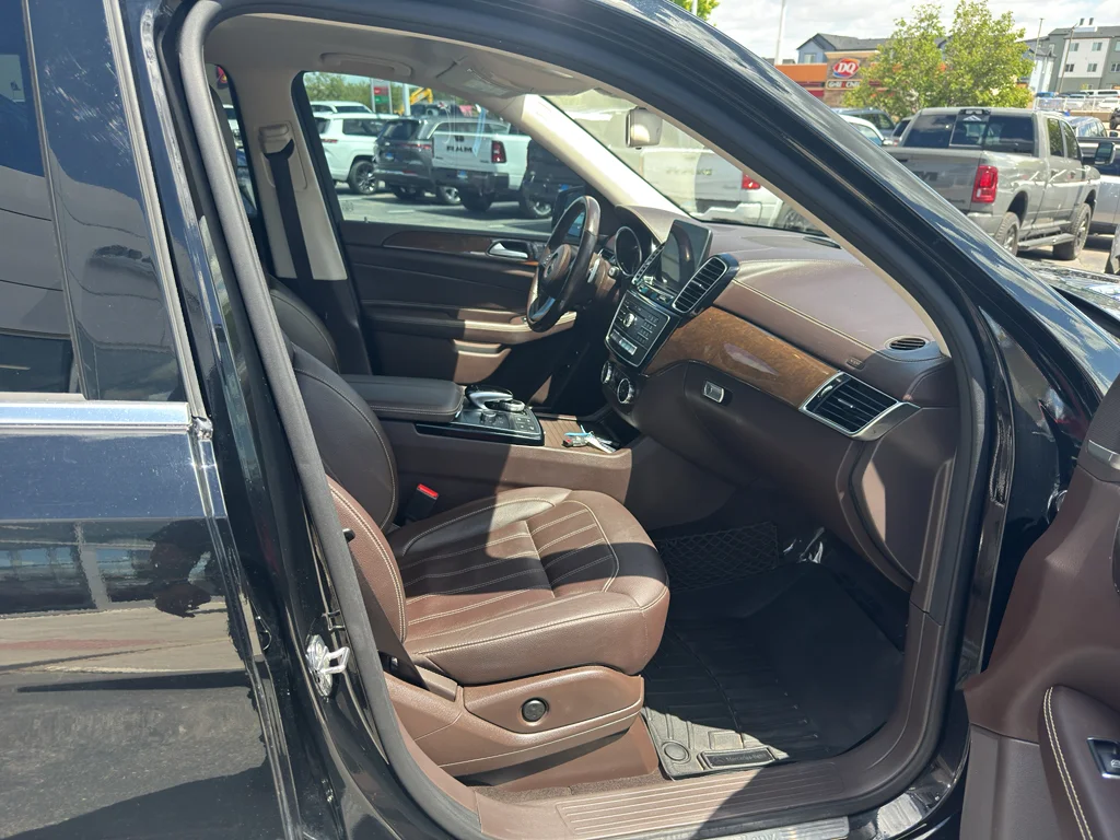 Used 2019 Black Mercedes-Benz 450 4MATIC® image 10