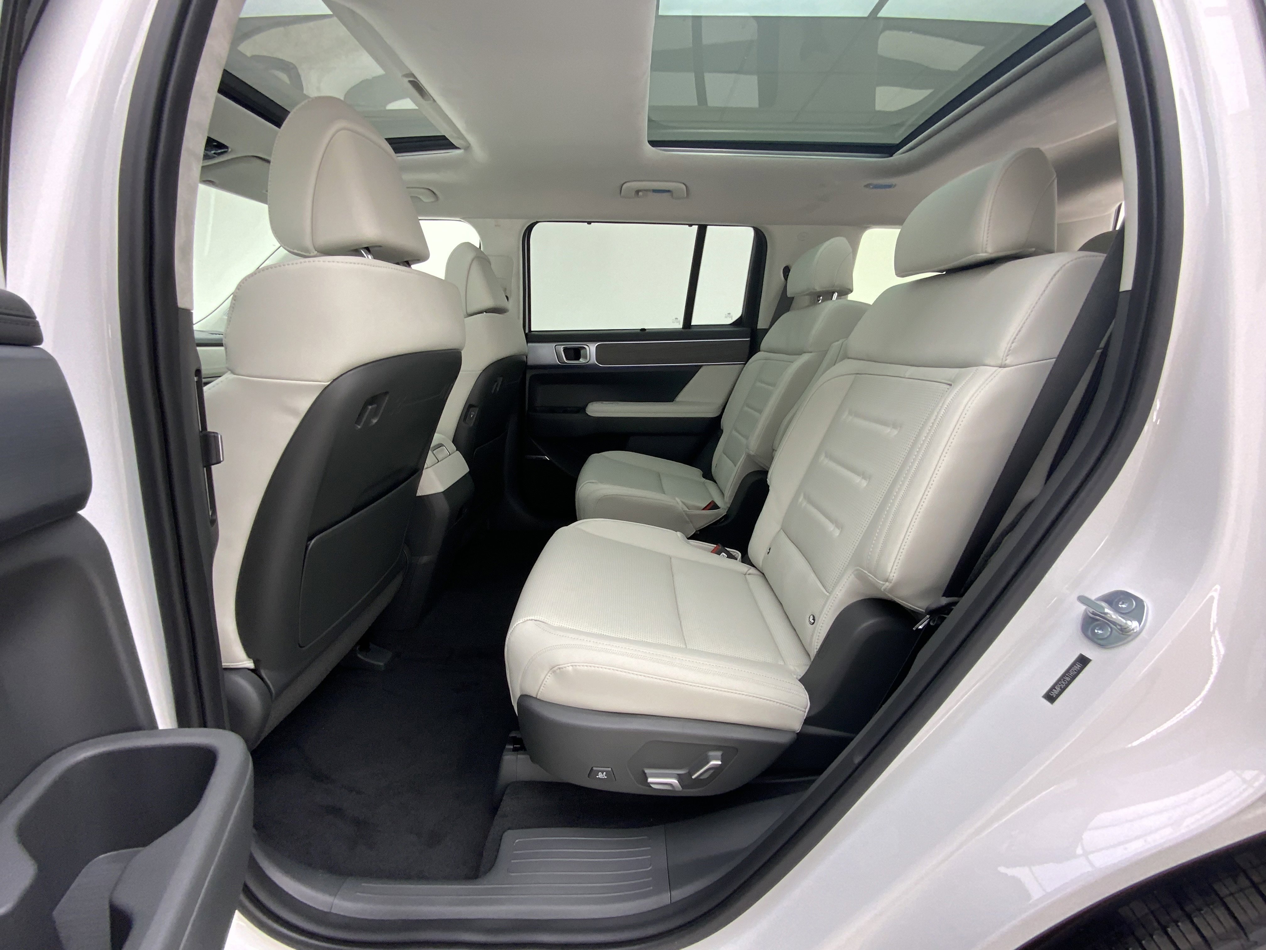 New 2026 Serenity White Hyundai Calligraphy image 13