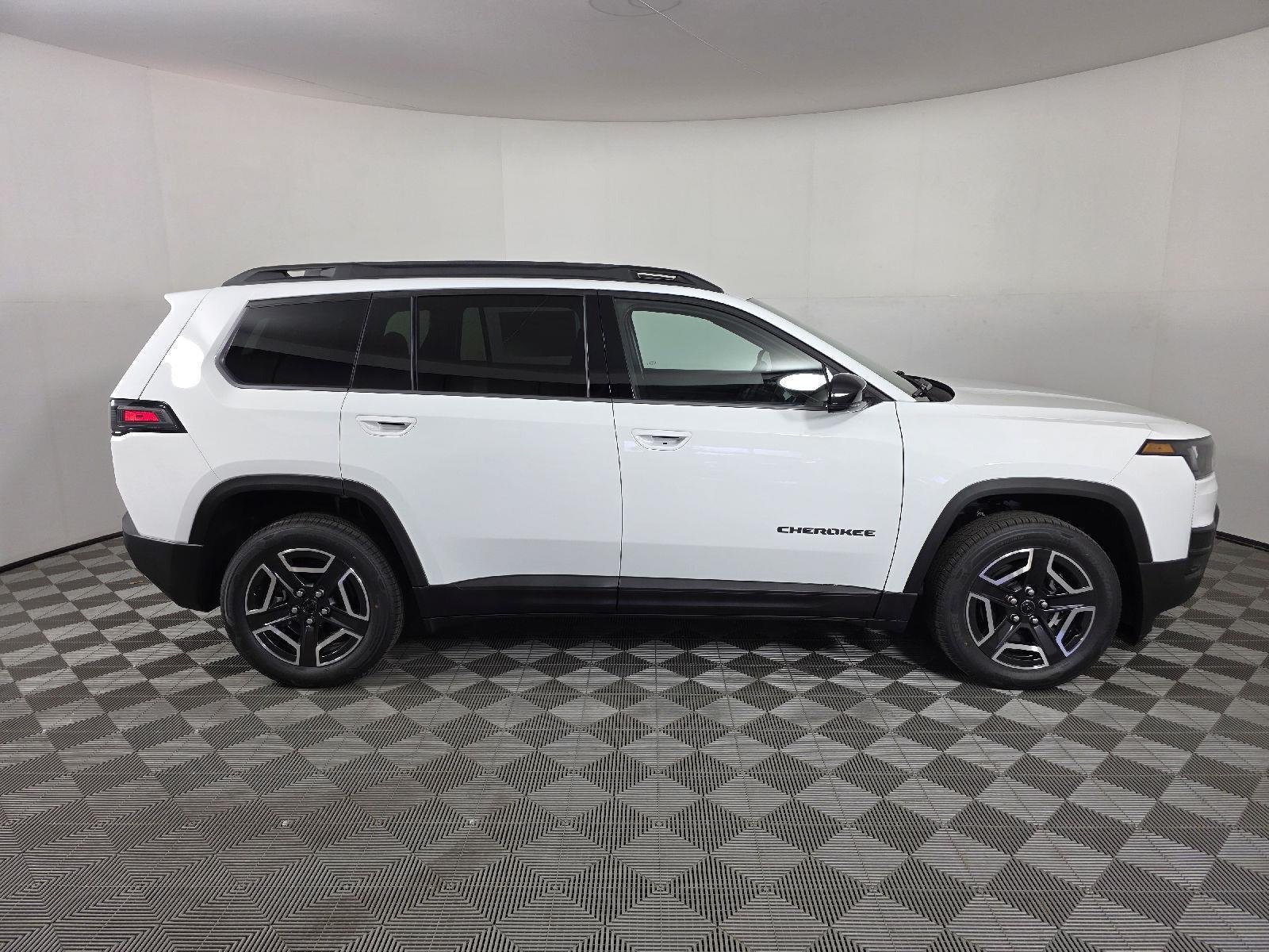 New 2026 Bright White Clear-Coat Exterior Paint Jeep Limited image 9