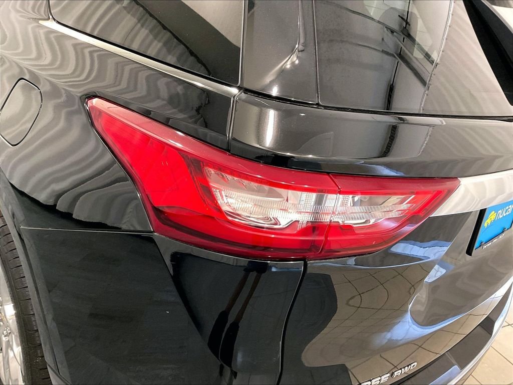 Used 2018 Mosaic Black Metallic Chevrolet High Country image 35