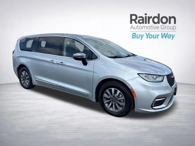 2023 Chrysler Pacifica Hybrid Limited Hybrid's photo