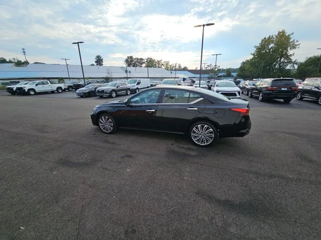 Used 2024 Black Nissan 2.5 SL image 11
