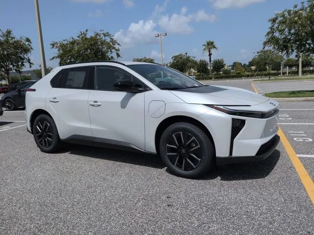 New 2026 Wind Chill Pearl Toyota XLE image 2