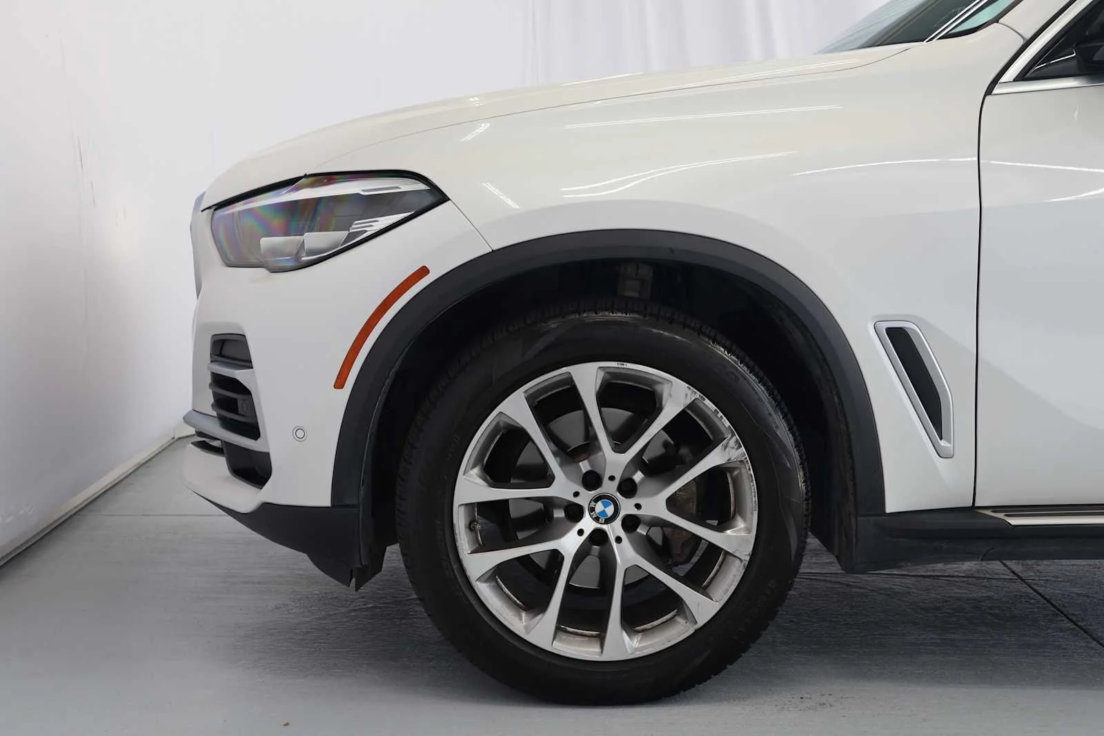 Used 2023 MINERAL WHITE BMW sDrive40i image 11