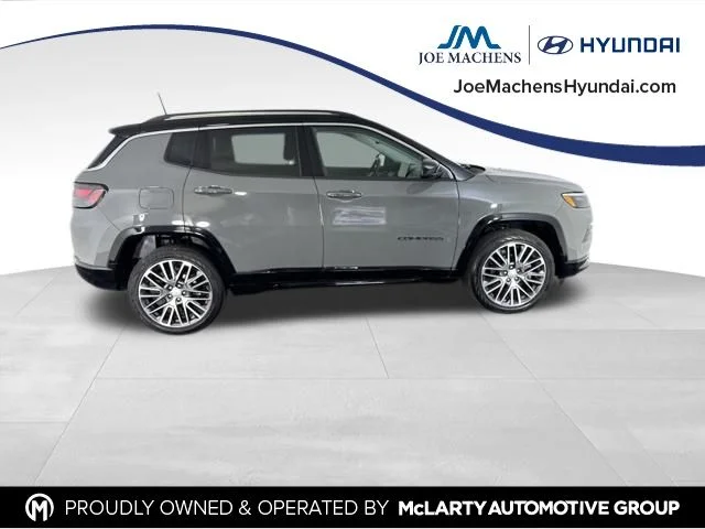 Used 2022 Gray Jeep Limited image 4