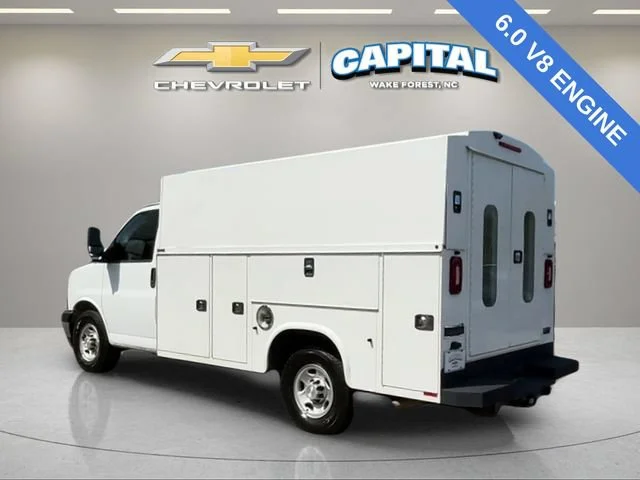 Used 2019 SUMMIT WHITE Chevrolet CUTWAY image 4