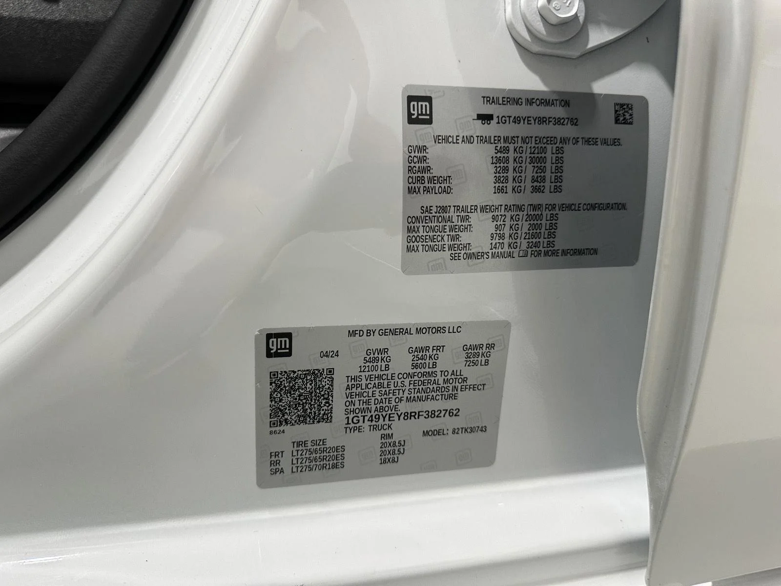 Used 2024 Summit White GMC Denali Ultimate image 33