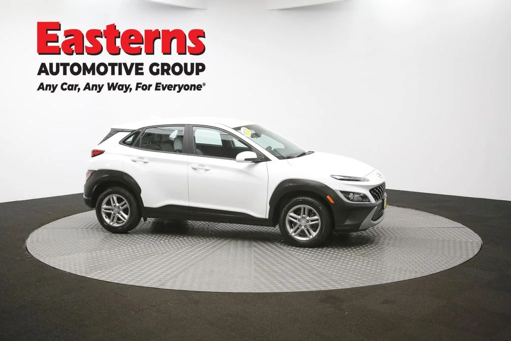Used 2022 White Hyundai SE image 43