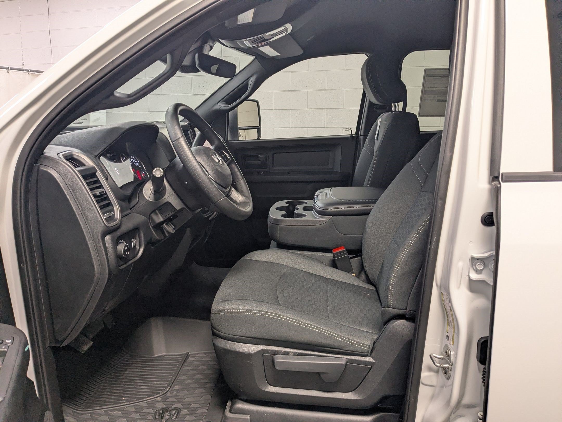 New 2026 Bright White Clear-Coat Exterior Paint RAM Tradesman image 14