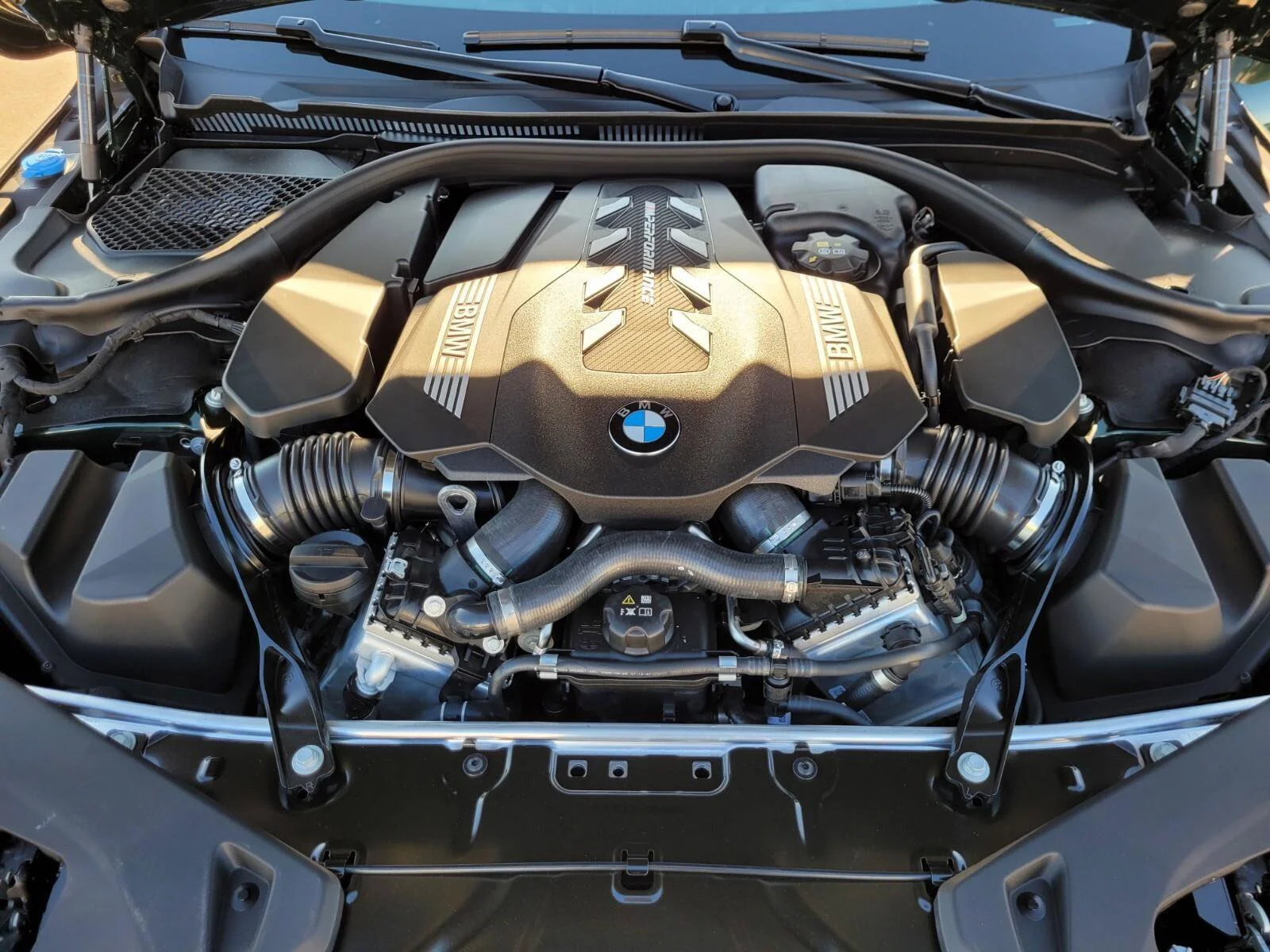 2026 BMW 8 Series M850i - Photo 10