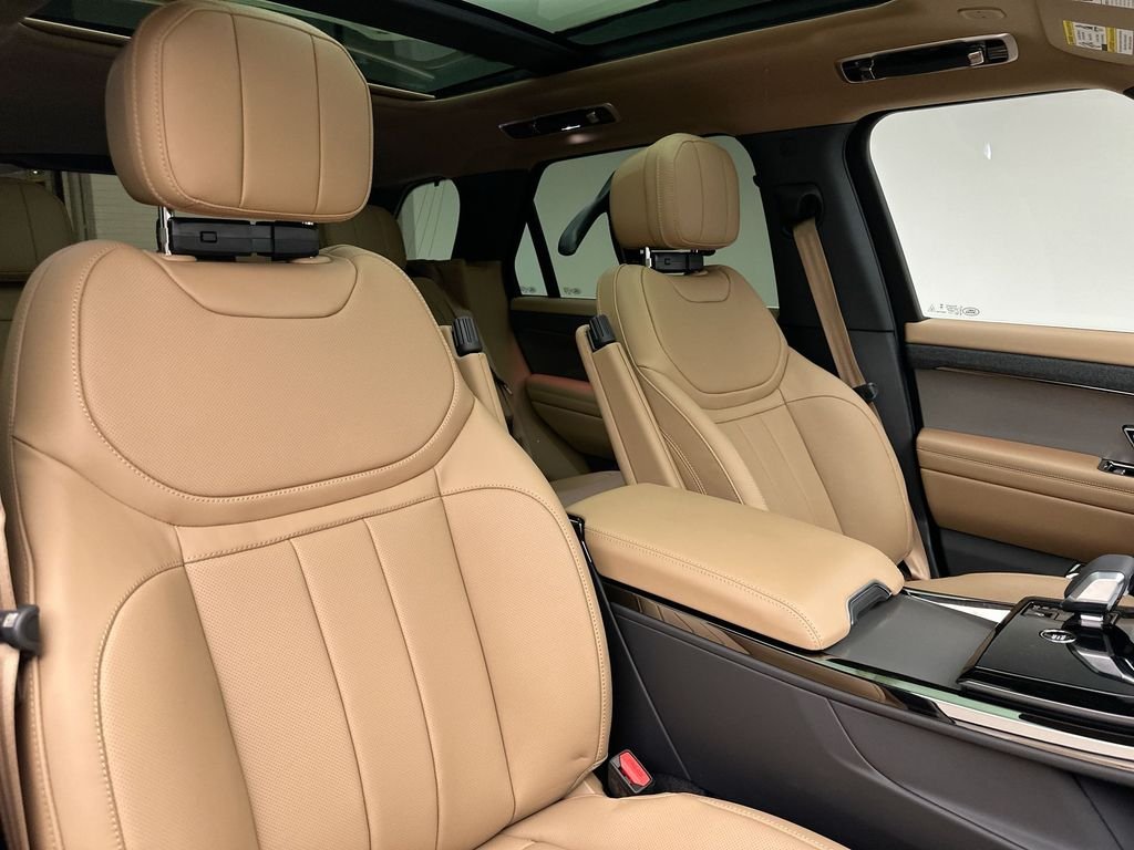 New 2026 Fuji White Land Rover SE image 14