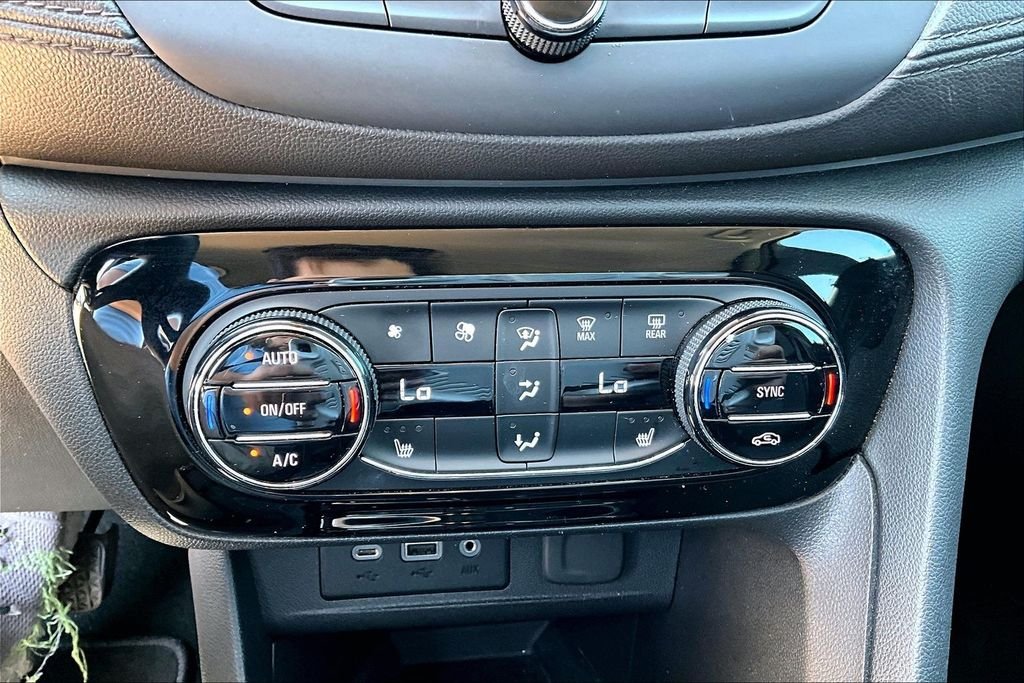 Used 2022 Red Buick Select image 24