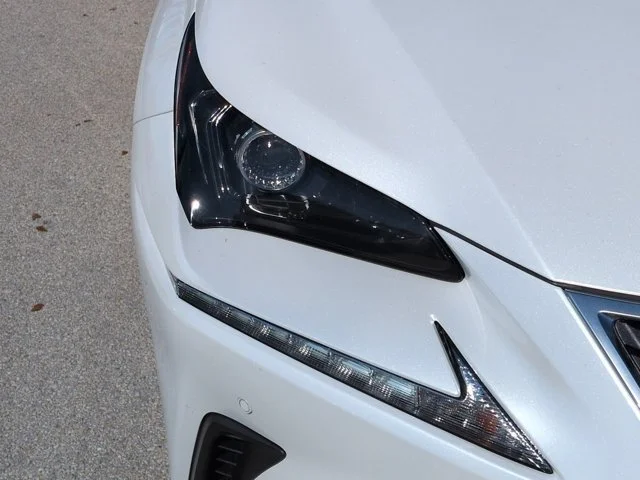 Used 2018 White Lexus 300h image 11