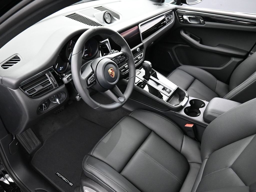 2026 Porsche Macan T photo 3