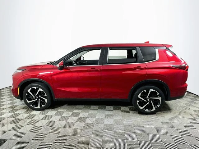 Certified Used 2024 Red Mitsubishi SE Black Edition image 6