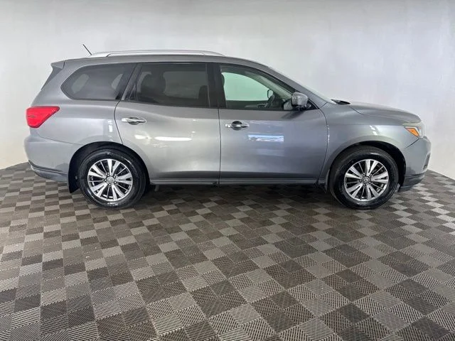 Used 2017 Gray Nissan SL image 4