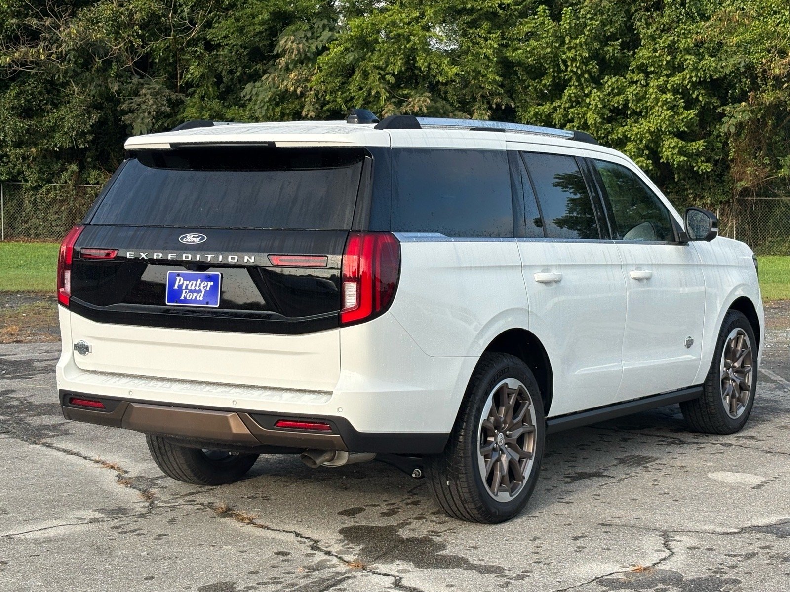 New 2027 Star White Metallic Tri-Coat Ford King Ranch® image 3