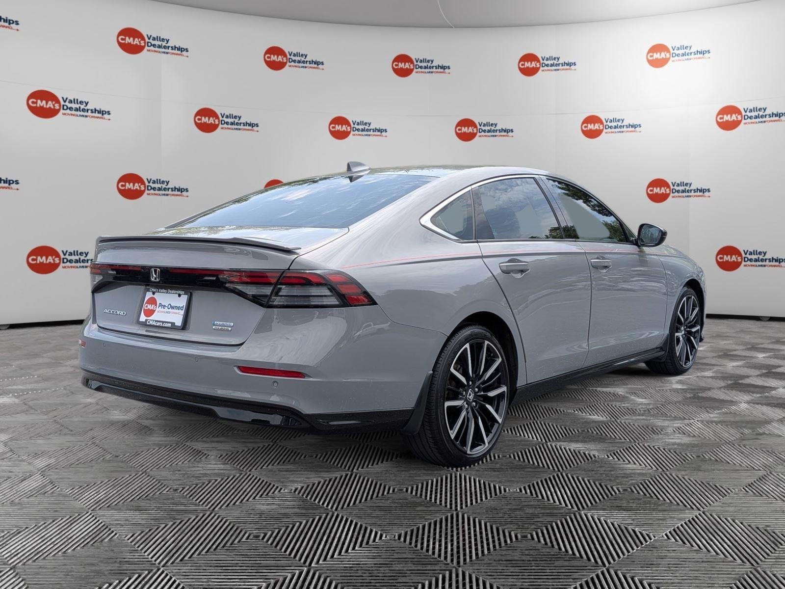 Used 2024 Urban Gray Pearl Honda Touring image 15