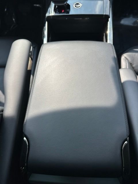Used 2024 White Land Rover SE image 43