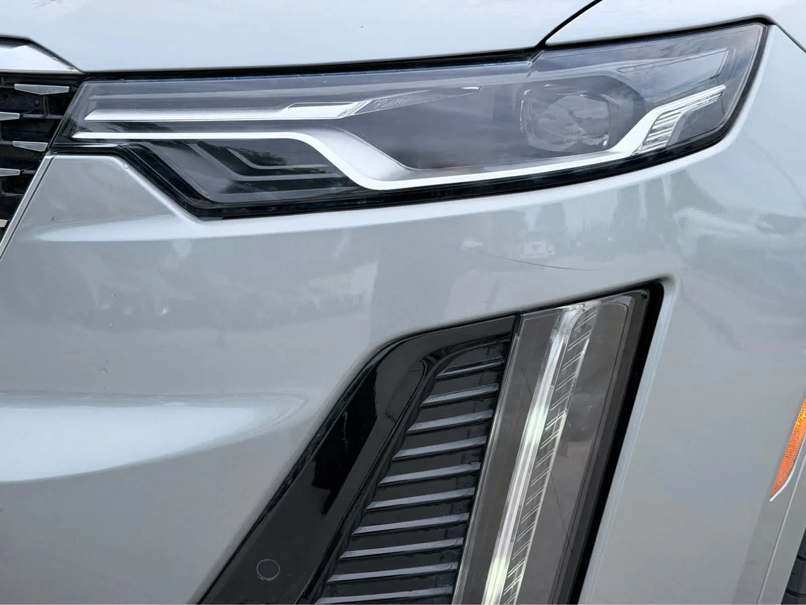 Used 2024 Argent Silver Metallic Cadillac Premium Luxury image 9