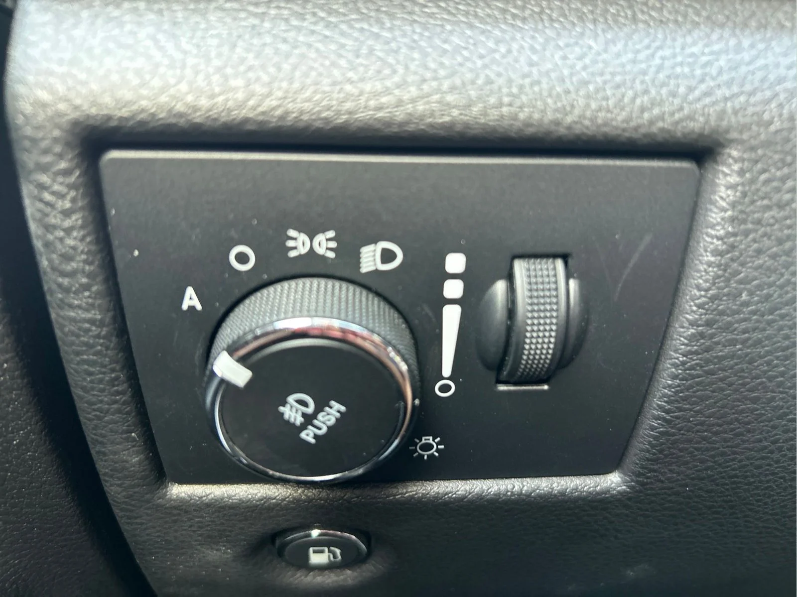 Used 2021 Ivory Jeep Summit image 24