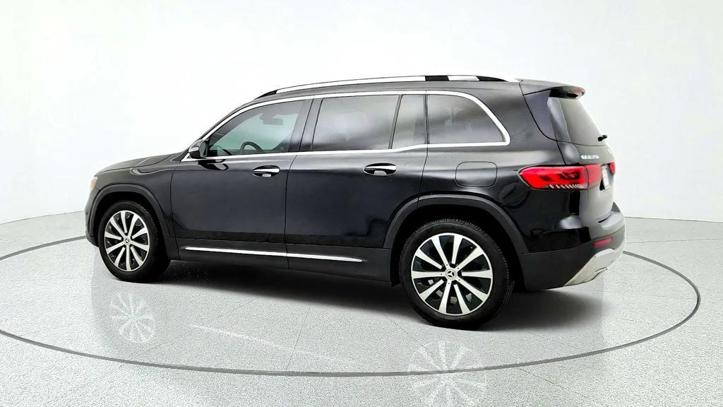 Used 2020 Night Black Mercedes-Benz GLB 250 4MATIC® SUV w/ Premium Pkg, Surround View & Panorama Roof image 7