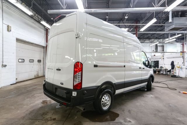 Used 2025  Ford Base image 11
