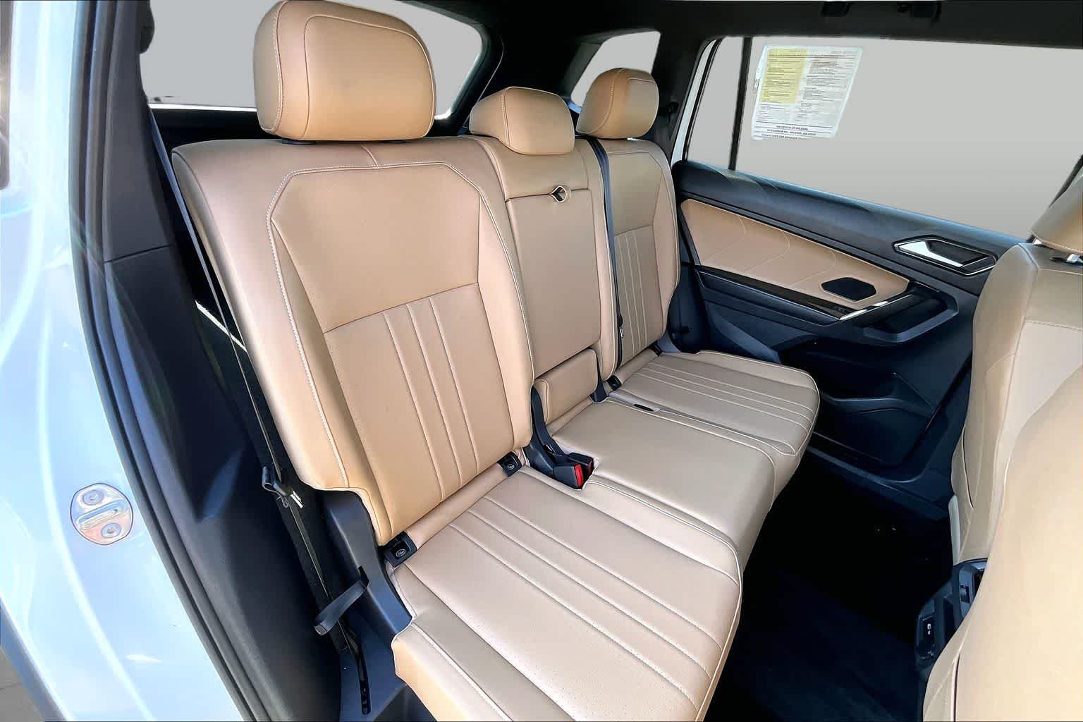 Used 2022 Pure White Volkswagen SE image 20