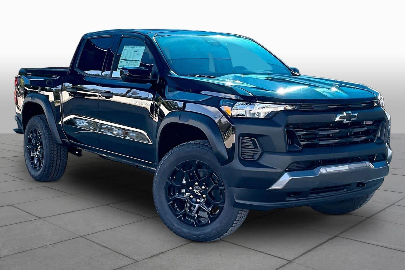 2026 Chevrolet Colorado Trail Boss - Photo 2