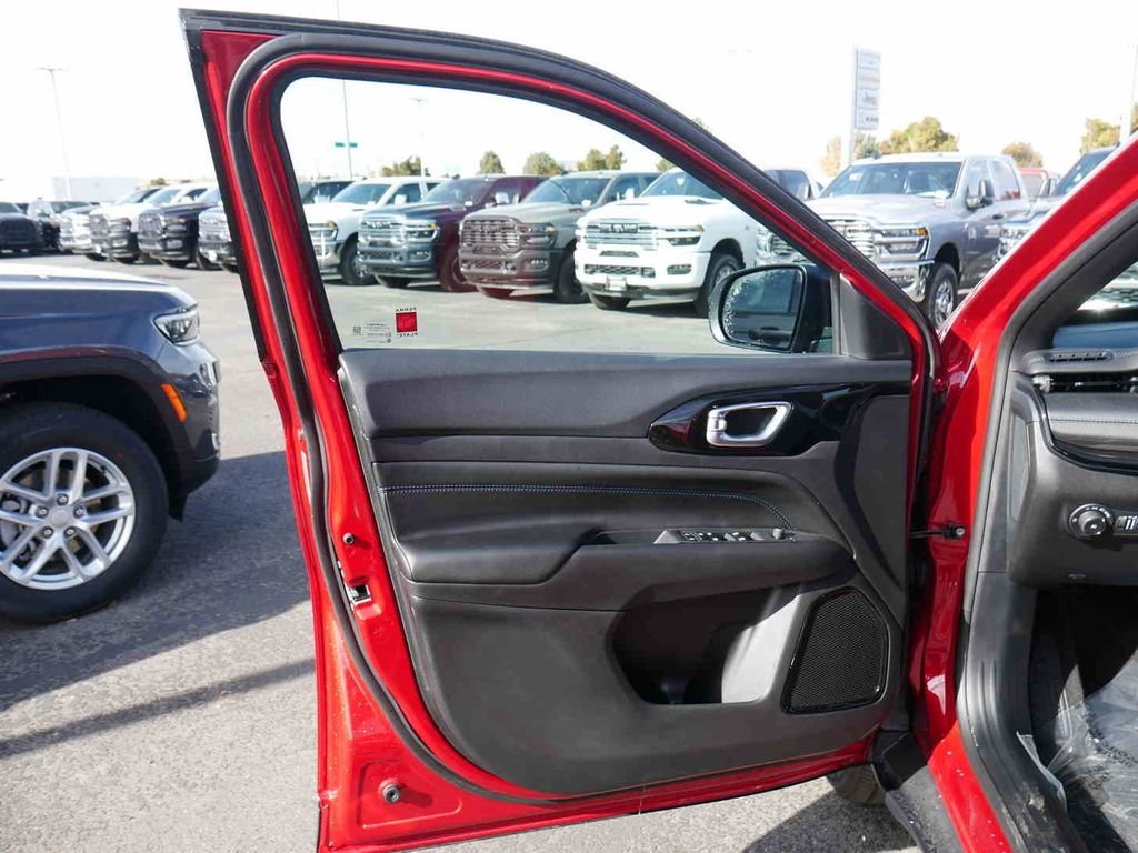 New 2026 Red Hot Pearlcoat Jeep Latitude image 26