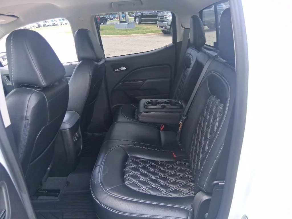 Used 2022 White Chevrolet Z71 image 17