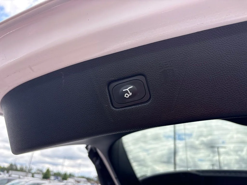 Used 2024 Oxford White Ford SEL image 28