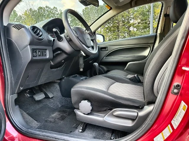 Used 2024  Mitsubishi  image 12