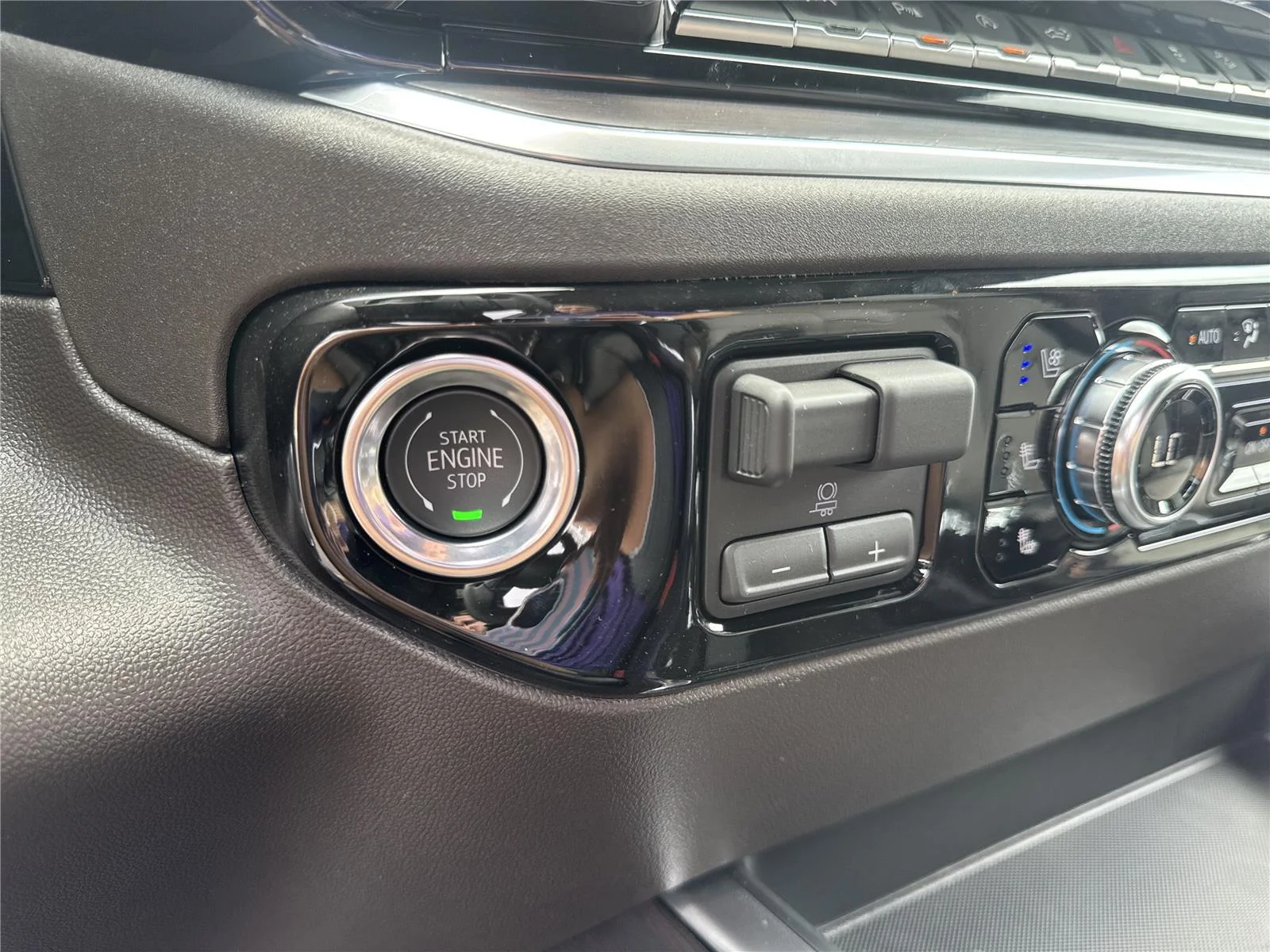 2026 GMC Sierra 1500 SLT - Photo 24