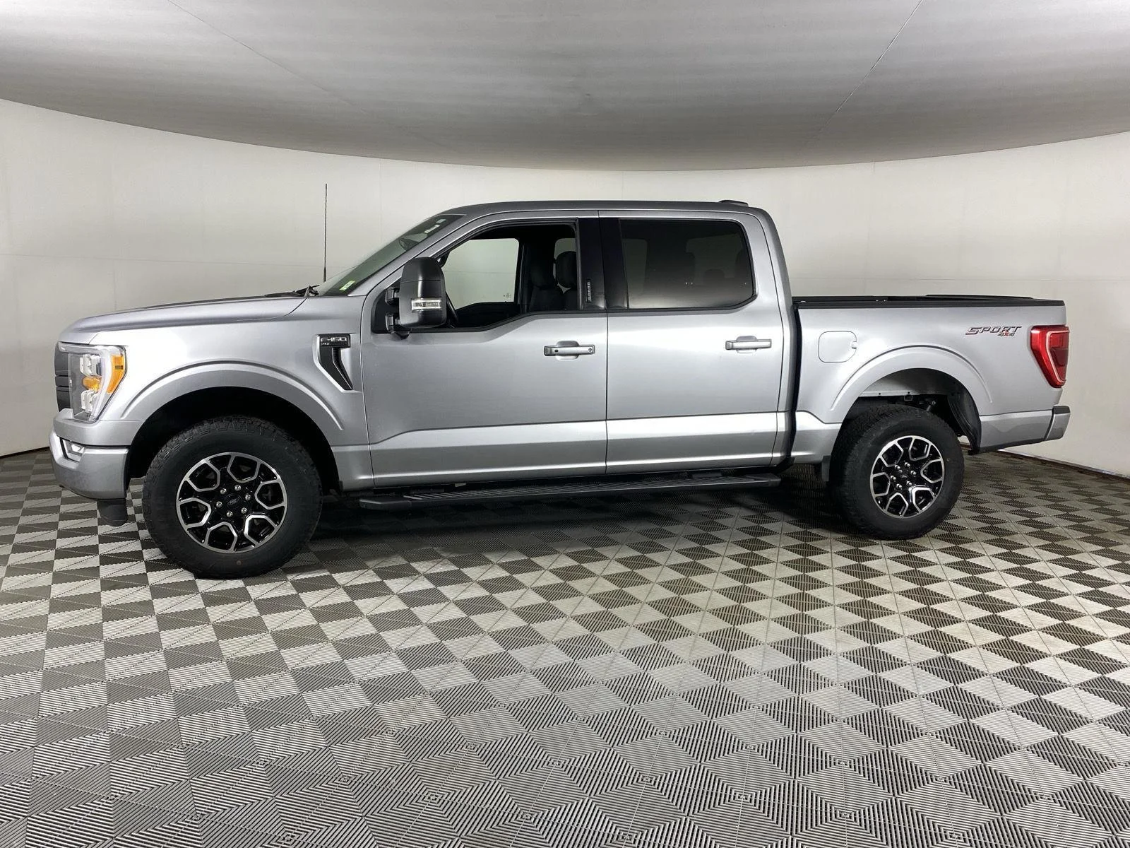 Used 2022 Iconic Silver Ford XLT image 5