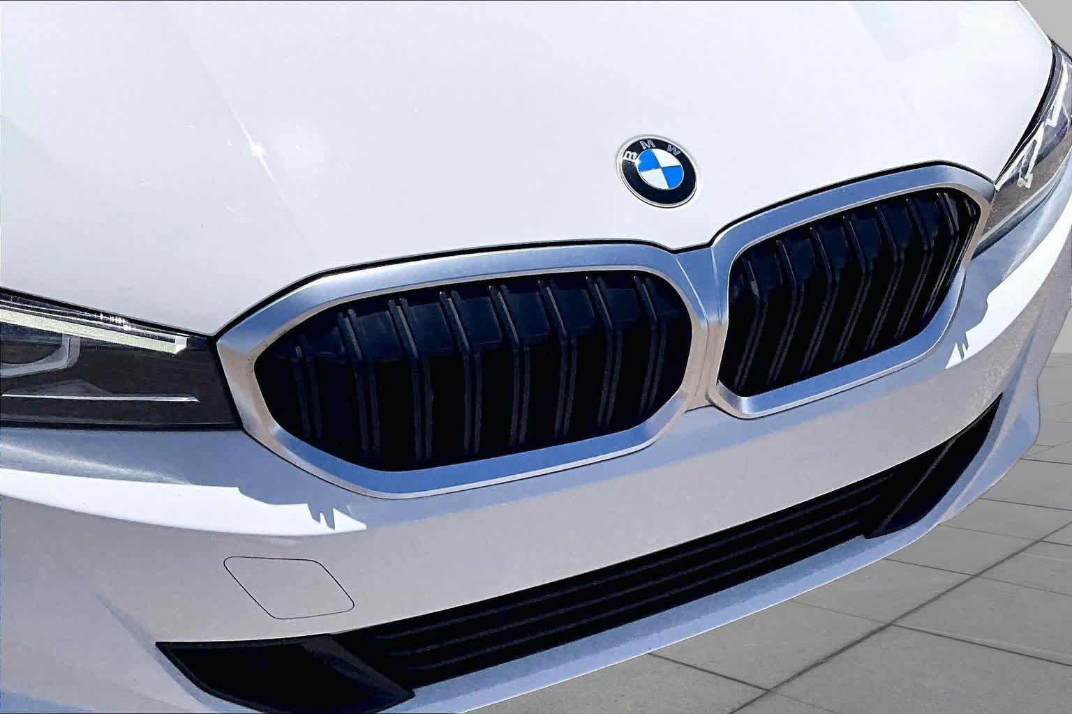 Used 2023 Alpine White BMW 330i xDrive image 27