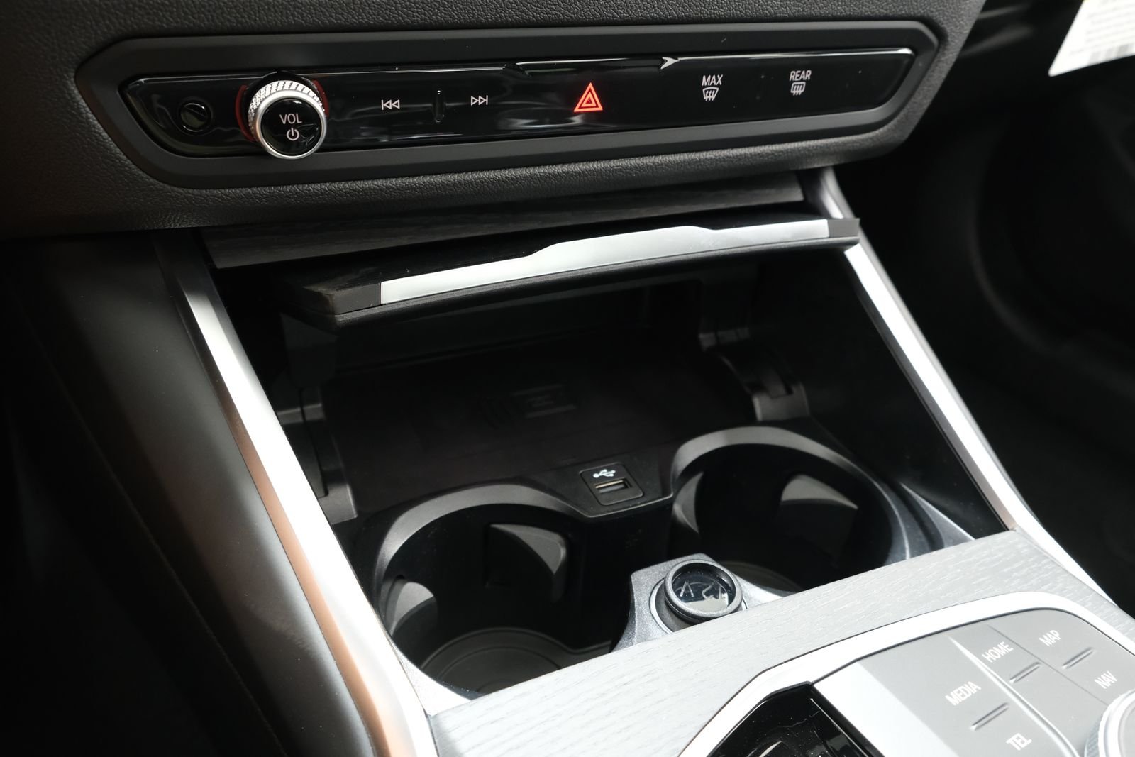 New 2026 Mineral White Metallic BMW 330i xDrive image 29