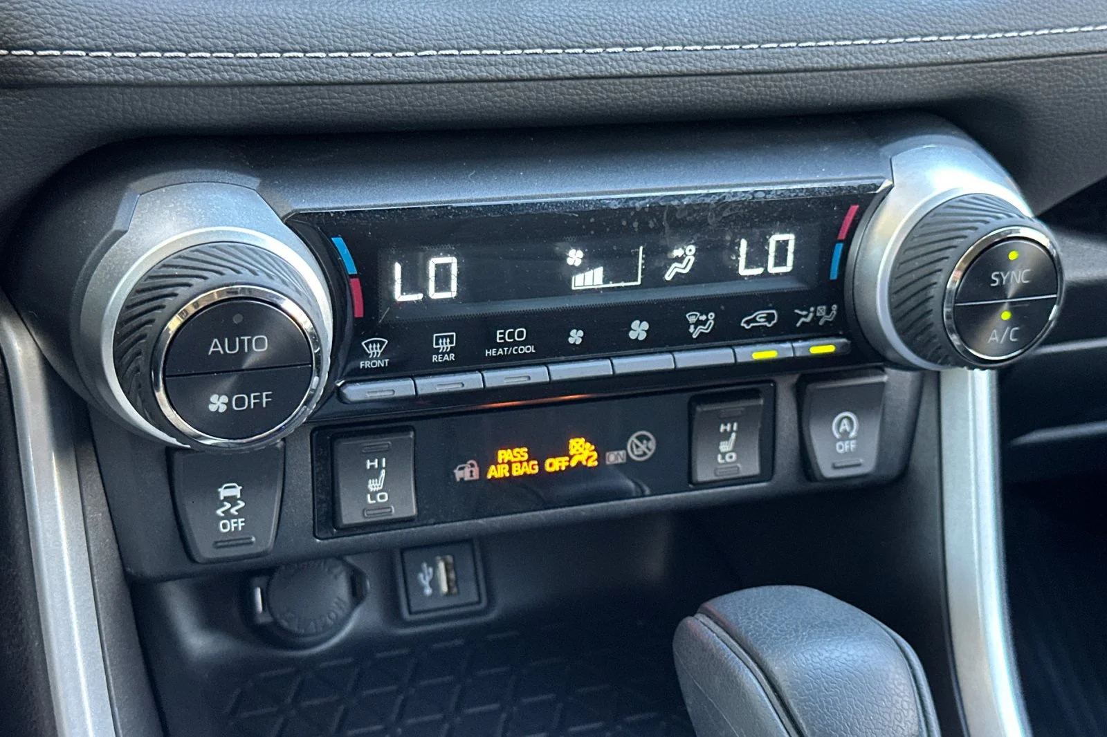 2023 Toyota RAV4 XLE - Photo 26