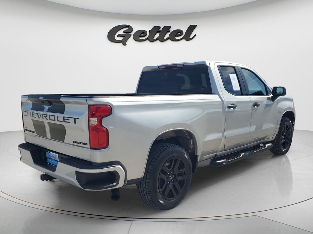 Used 2022 Silver Chevrolet Custom image 5