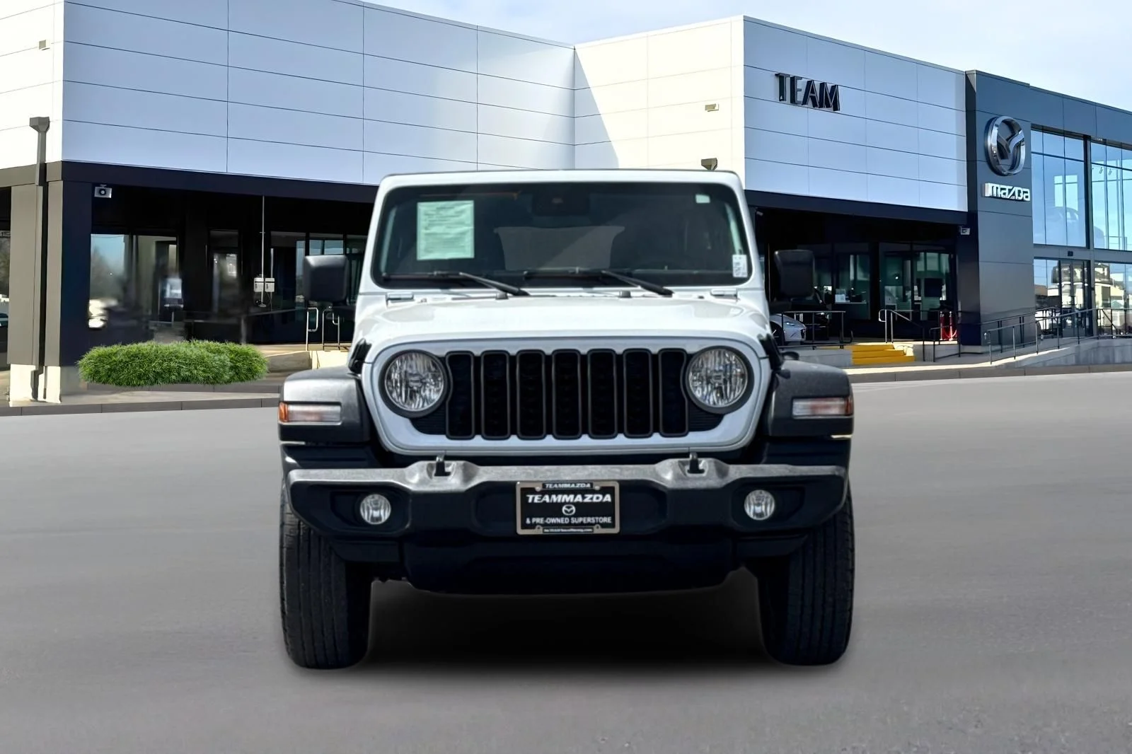 Used 2025 White Jeep Sport S image 6