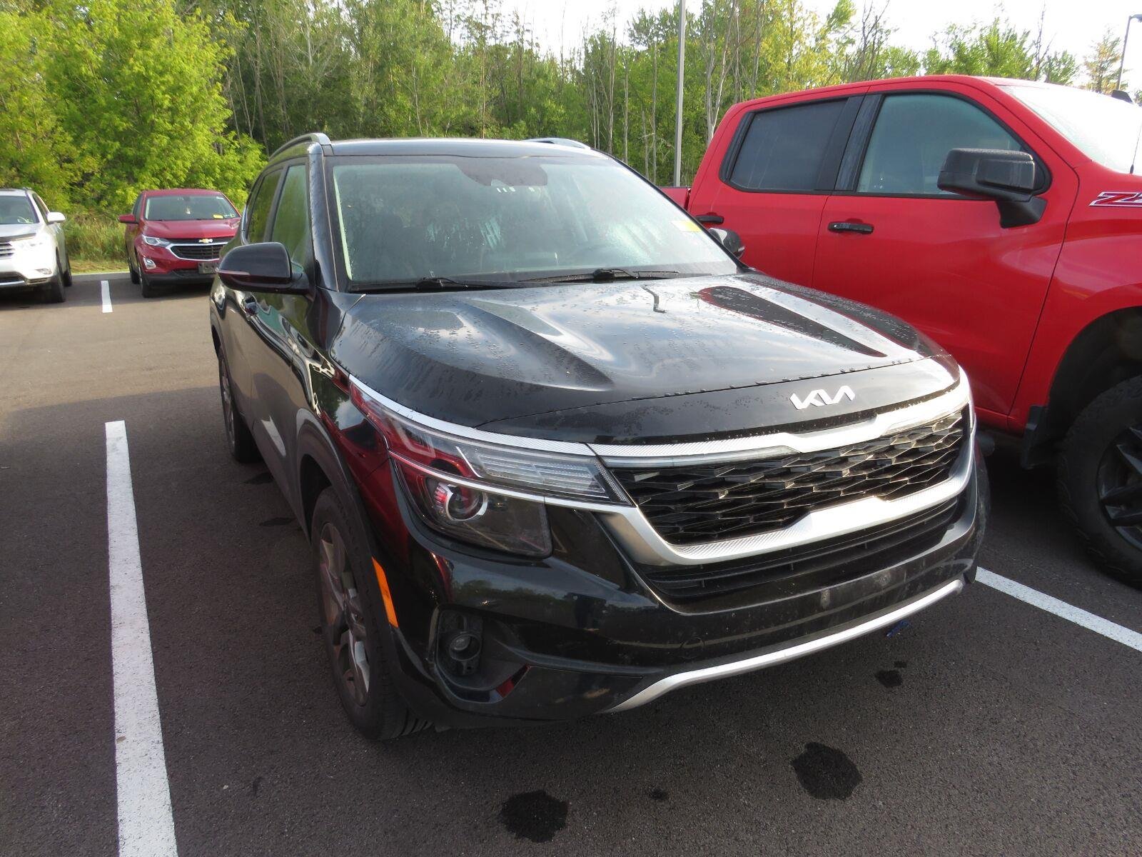 Used 2022 Cherry Black Kia S image 2