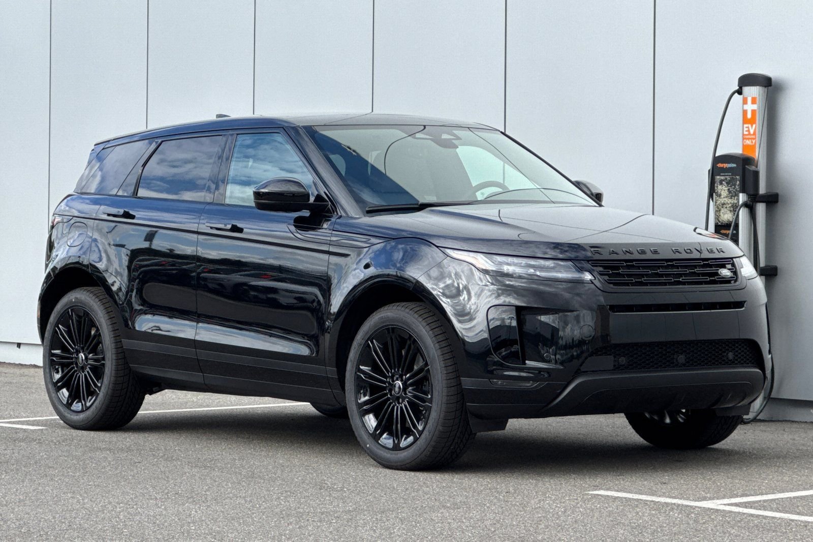 New 2026 Santorini Black Land Rover S image 7