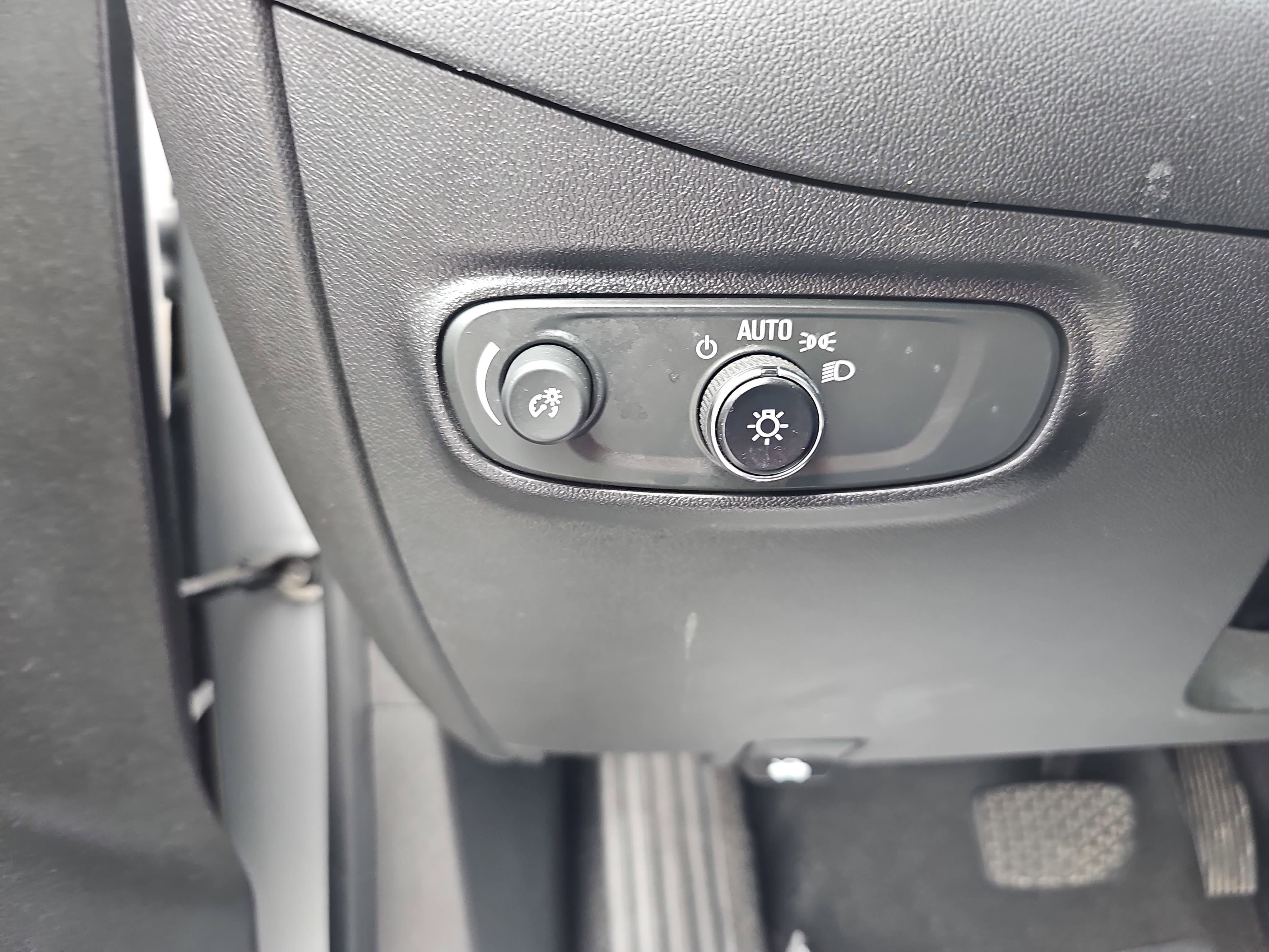 Used 2022 Silver Ice Metallic Chevrolet LT image 35