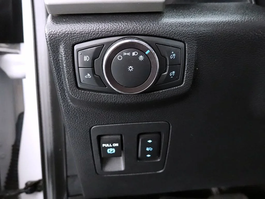 Used 2019 White Ford Lariat image 18