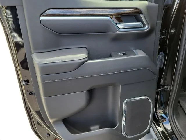 Used 2025 Onyx Black GMC Elevation image 28