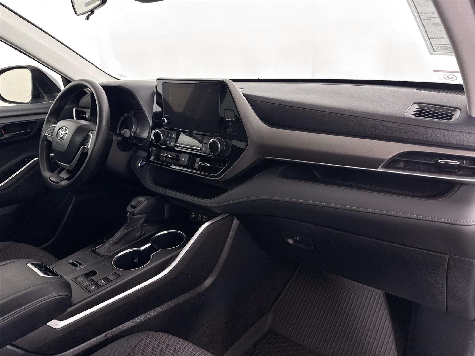 2023 Toyota Highlander L - Photo 38