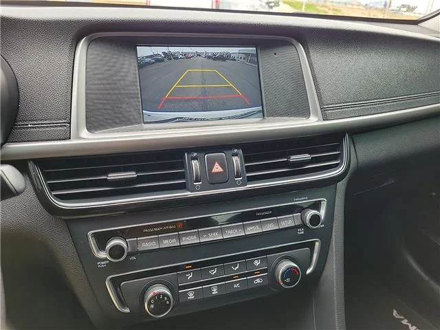 Used 2018 Snow White Pearl KIA LX image 13